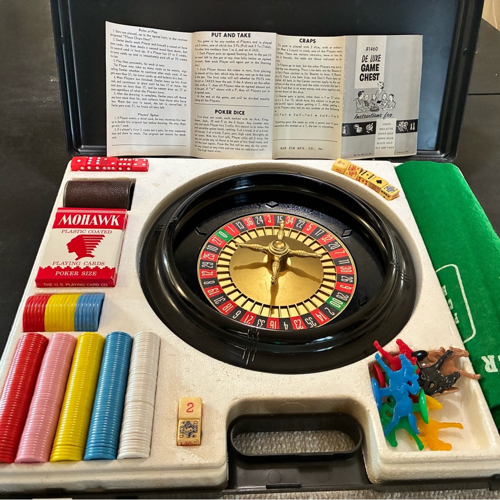 Vintage Deluxe Game Chest Casino Set – Roulette, craps Poker, Horse racing, Dice